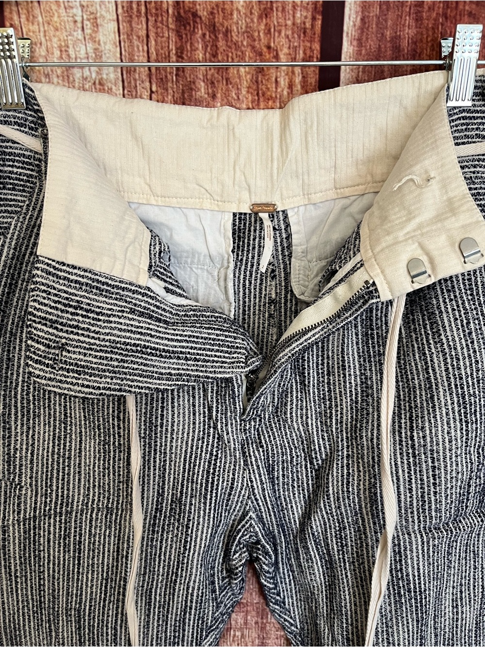 Free People | High-Waisted Cropped Trousers - Picture 8 of 11